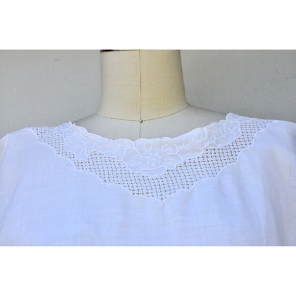 White LINEN Blouse Hand Embroidered Button Down Back Scalloped Hem Italian S M - Picture 5 of 9